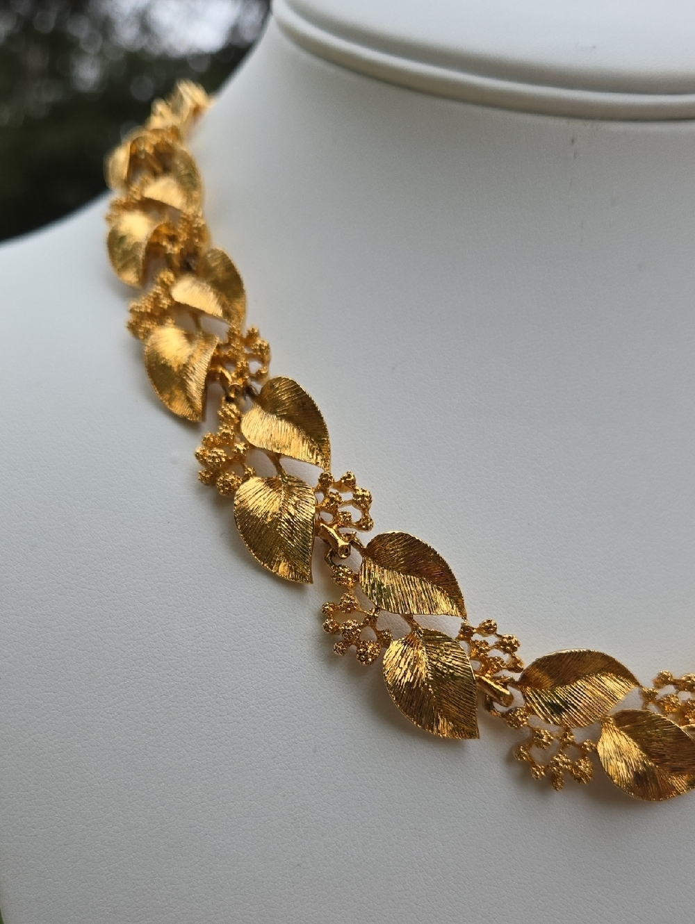 Napier Vintage Gold plated Elegant Gold Leaf Link Necklace - Picture 7 of 16